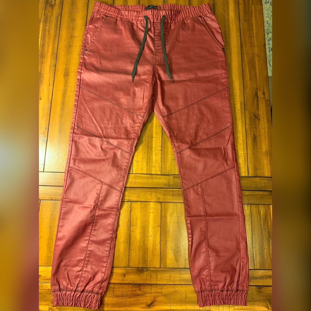 Guess maroon jogger style pants